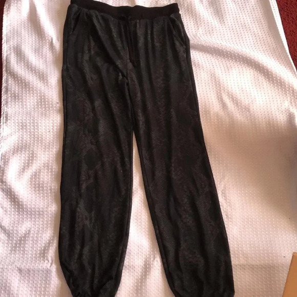 NWT Haute Red Classic Printed Hacci Jogger - Picture 5 of 12